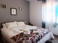 Postel nebo postele na pokoji v ubytování Buena vista y privacidad, villa forestal tranquila y fresca con super piscina 80M2, a 22 minutos de Valencia