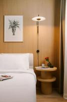 Posteľ alebo postele v izbe v ubytovaní Paseo de Gracia Hotel, Sonder by Marriott Bonvoy