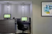 Residence Inn Atlanta Airport North/Virginia Avenueにあるテレビまたはエンターテインメントセンター