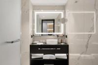 A bathroom at Kempinski Hotel Corvinus Budapest