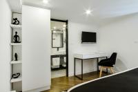 TV a/nebo společenská místnost v ubytování DeZign Superior Apartments & Rooms