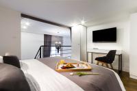 TV a/nebo společenská místnost v ubytování DeZign Superior Apartments & Rooms