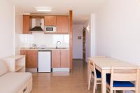 Kuchyňa alebo kuchynka v ubytovaní Bossa Bay - MC Apartments Ibiza