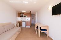 Kuchyňa alebo kuchynka v ubytovaní Bossa Bay - MC Apartments Ibiza