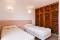 Posteľ alebo postele v izbe v ubytovaní Bossa Bay - MC Apartments Ibiza
