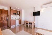 Kuchyňa alebo kuchynka v ubytovaní Bossa Bay - MC Apartments Ibiza