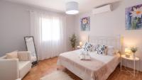 Postel nebo postele na pokoji v ubytování Villa Vista Velez-Malaga by Ruralidays