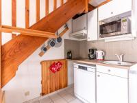 Kuchnia lub aneks kuchenny w obiekcie Maison T2 avec Mezzanine, Terrasse et Parking à 300m de la Plage - Biscarrosse - FR-1-521-214