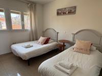 Posteľ alebo postele v izbe v ubytovaní Livemalaga Terrace & Beach Grand House