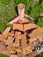 Pohľad z vtáčej perspektívy na ubytovanie Castello Di Postignano Relais