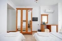 Postel nebo postele na pokoji v ubytování Datca Kilic Hotel