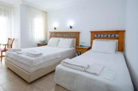 Postel nebo postele na pokoji v ubytování Datca Kilic Hotel