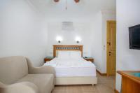 Postel nebo postele na pokoji v ubytování Datca Kilic Hotel