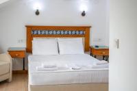 Postel nebo postele na pokoji v ubytování Datca Kilic Hotel