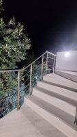 eine Treppe mit Licht oben in der Unterkunft Montebello Inn apartments in Ulcinj