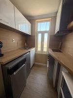 Kuchyň nebo kuchyňský kout v ubytování Chernomorets Apartment