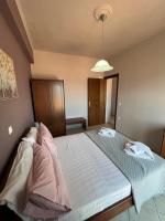 Postel nebo postele na pokoji v ubytování Girogiali Apts