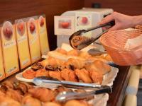 ホテルの敷地内または近くでの食事または食べ物