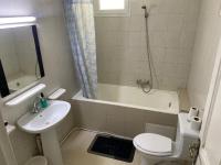 Koupelna v ubytování Lafayette Private 2-Bedroom Apartment