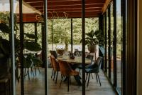 a dining room with a table and chairs at Hotel Jachtlust in Borne