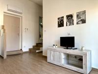 A television and/or entertainment centre at Alba & Tramonto