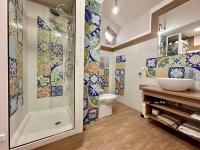 A bathroom at Alba & Tramonto