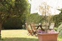 A garden outside Canton d'Antan