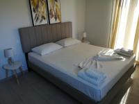 Posteľ alebo postele v izbe v ubytovaní SEA BREEZE APARTMENTS