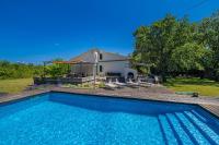 Bazén v ubytování Holiday house GARICA nebo v jeho okolí