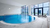 Bazén v ubytovaní Apartamenty Sun & Snow Let's Sea Baltic Park alebo v jeho blízkosti