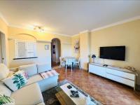 Televízia a/alebo spoločenská miestnosť v ubytovaní Marina Isla Canela apartment