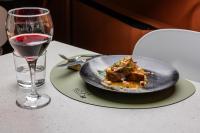 Jídlo v hotelu nebo okolí