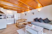 Kuchyň nebo kuchyňský kout v ubytování Casa Ramiro II Escapadinha na Ilha da Culatra