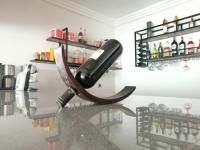 un asciugacapelli sul bancone di un barbiere di OLA LUXURY HOTEL Parakou a Parakou