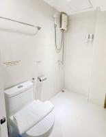 Koupelna v ubytování Nantra Ekkamai Hotel
