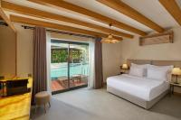 A bed or beds in a room at La Boutique Maya