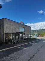un edificio al costado de una carretera en Dølaheimen, en Lillehammer