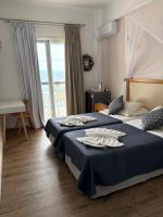 Postel nebo postele na pokoji v ubytování Eros Beach Hotel