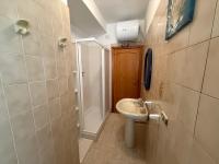 A bathroom at Civico 17