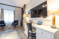 TV a/nebo společenská místnost v ubytování Best Western Plus Theodor Storm Hotel