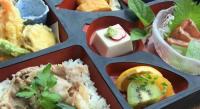 ホテルの敷地内または近くでの食事または食べ物