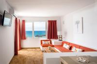 Televízia a/alebo spoločenská miestnosť v ubytovaní Neptuno Suites - Adults Only