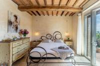 A bed or beds in a room at L'Oliveta 6, Emma Villas