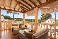 Balkón alebo terasa v ubytovaní Villa Teix de Bonaire para 10, jardines y vista mar
