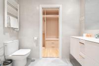Koupelna v ubytování 3 bedrooms 2 bathrooms furnished - La Latina - Bright & spacious - MintyStay