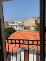 Balkon lub taras w obiekcie Duplex Raphael- Wi-fi et parking privé