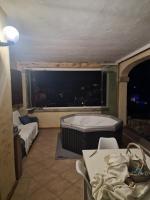 Łóżko lub łóżka w pokoju w obiekcie Sardegnaot vista mare piscina e spa
