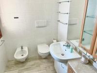 A bathroom at Comodo appartamento Casa Razzoli