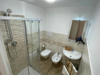 Kúpeľňa v ubytovaní Sea View Teti Rooms & Apts