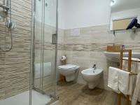 Kúpeľňa v ubytovaní Sea View Teti Rooms & Apts